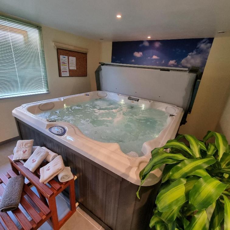 Gite Bruyere, 2 A 5 Personnes Avec Salle De Jeux Et Spa Dans La Residence 방트롱 외부 사진